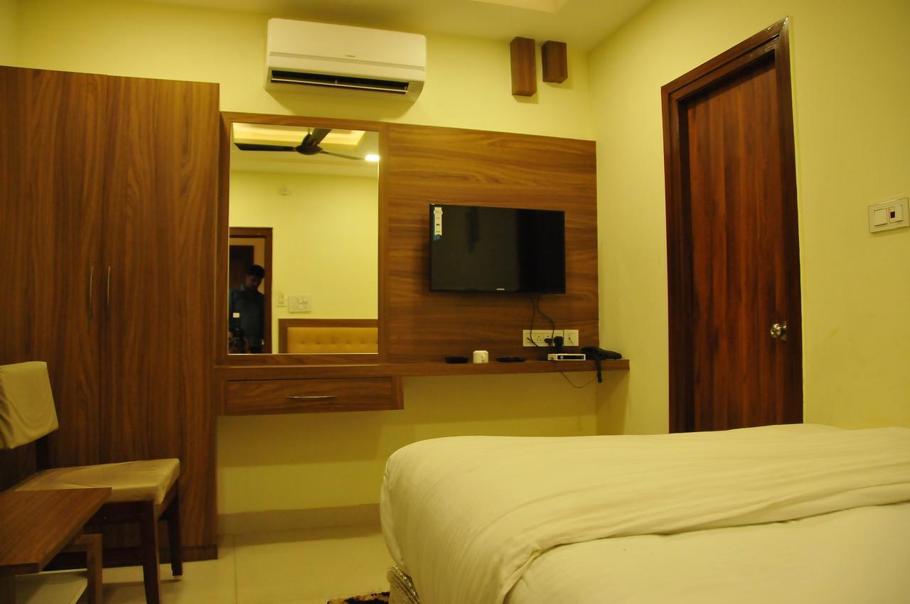 Hotel Pasupala Grand Anantapur Exterior foto